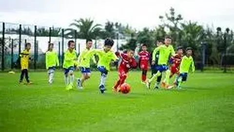 青岛南京路小学足球队勇夺市南区第36届“区长杯”男子甲组冠军