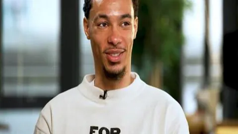 巴黎队创造历史：首次连续4场对阵里昂进球达3球